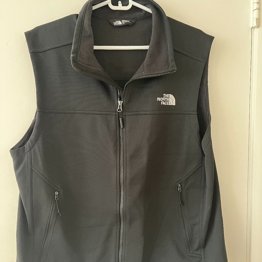 The Northface  Men's Black Vest (Large)
